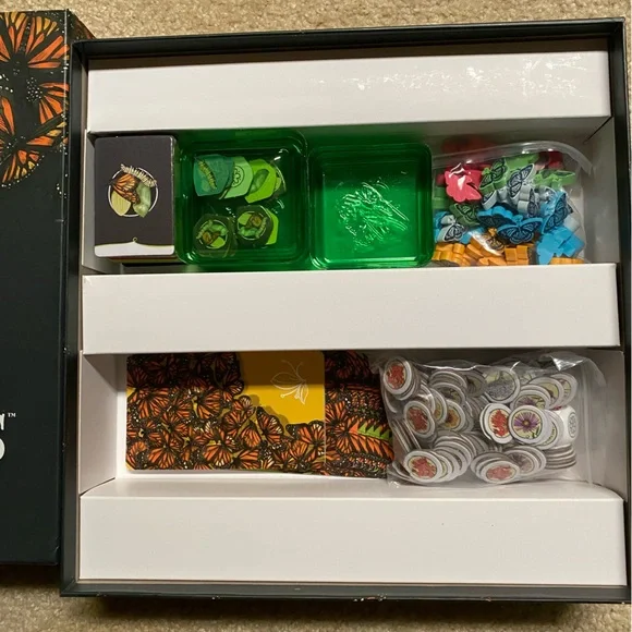 Mariposas Board Game with Butterfly Design - Picture 6 of 7